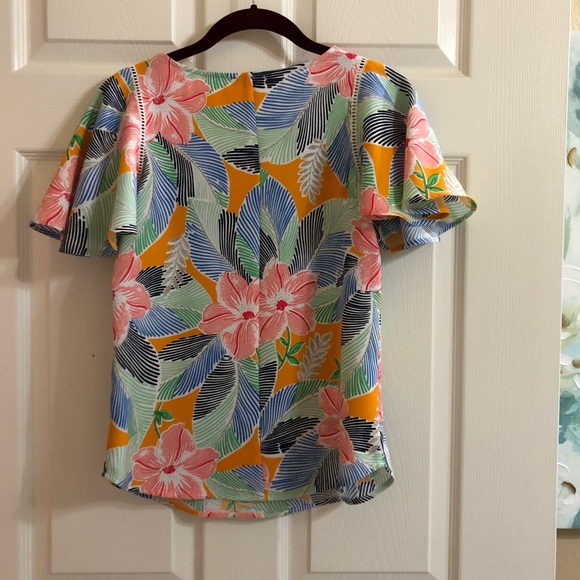 Ann Taylor Flutter Sleeve Tropical Print Blouse XXSP - Picture 2 of 5